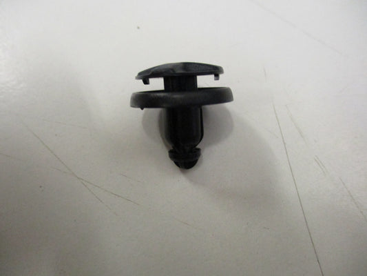 Nissan Genuine Wiring Harness Clip New Part