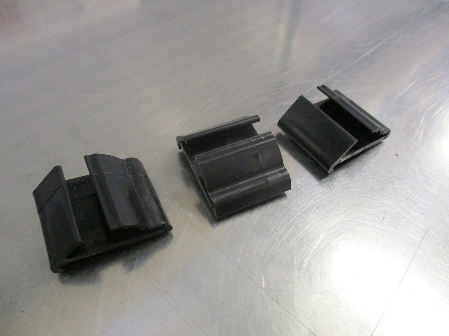 Holden Monaro Front Door Weatherstrip Clips 3 Pack New Part