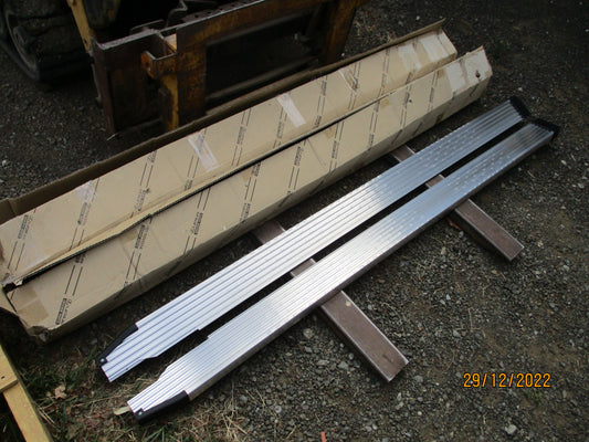 Toyota HZJ79 Landcruiser Dual Cab Genuine Replacement Alloy Side Step Step New Part