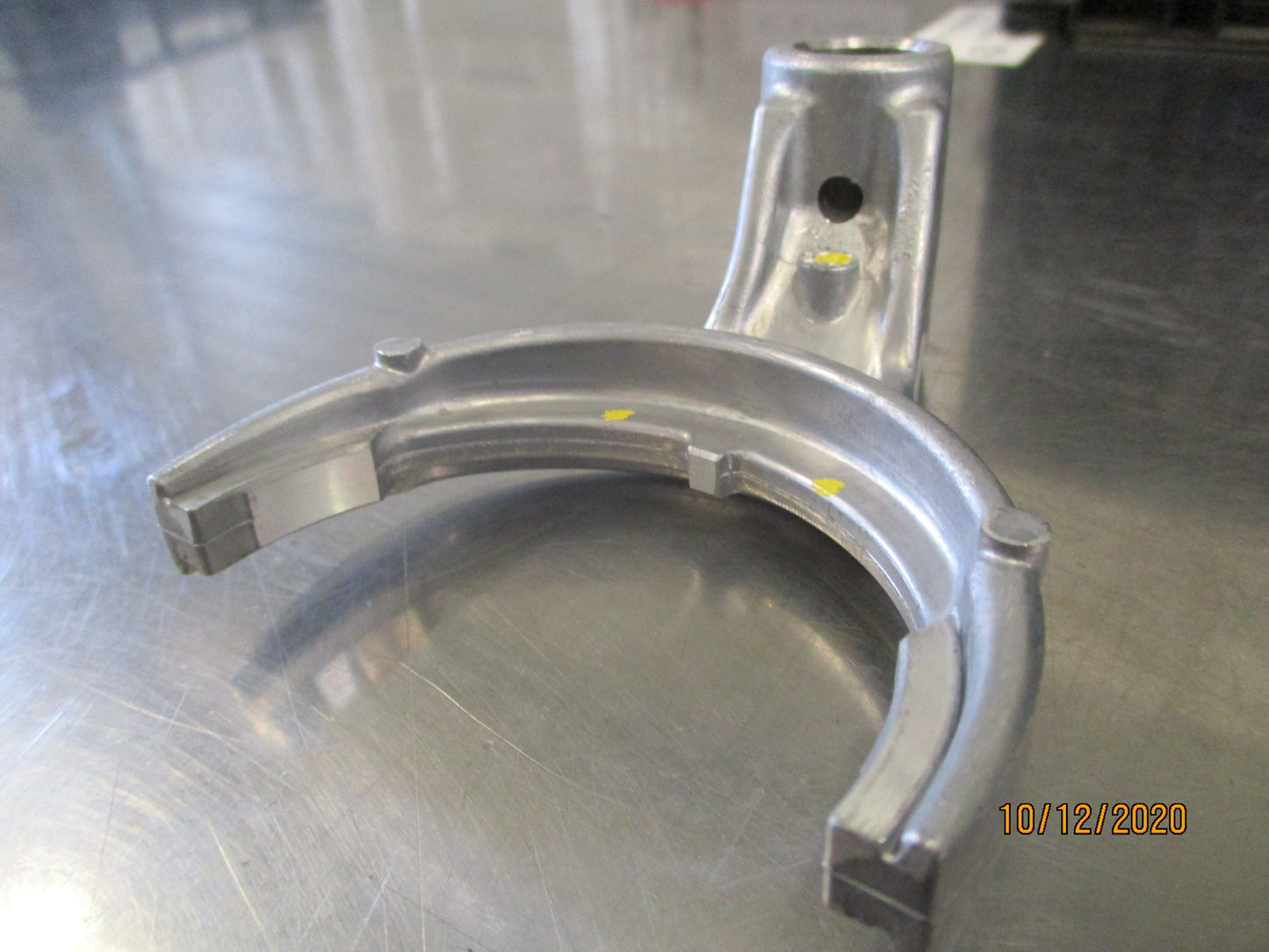 Mitsubishi Triton/Pajero Genuine Free Wheel Clutch Shift Fork New Part