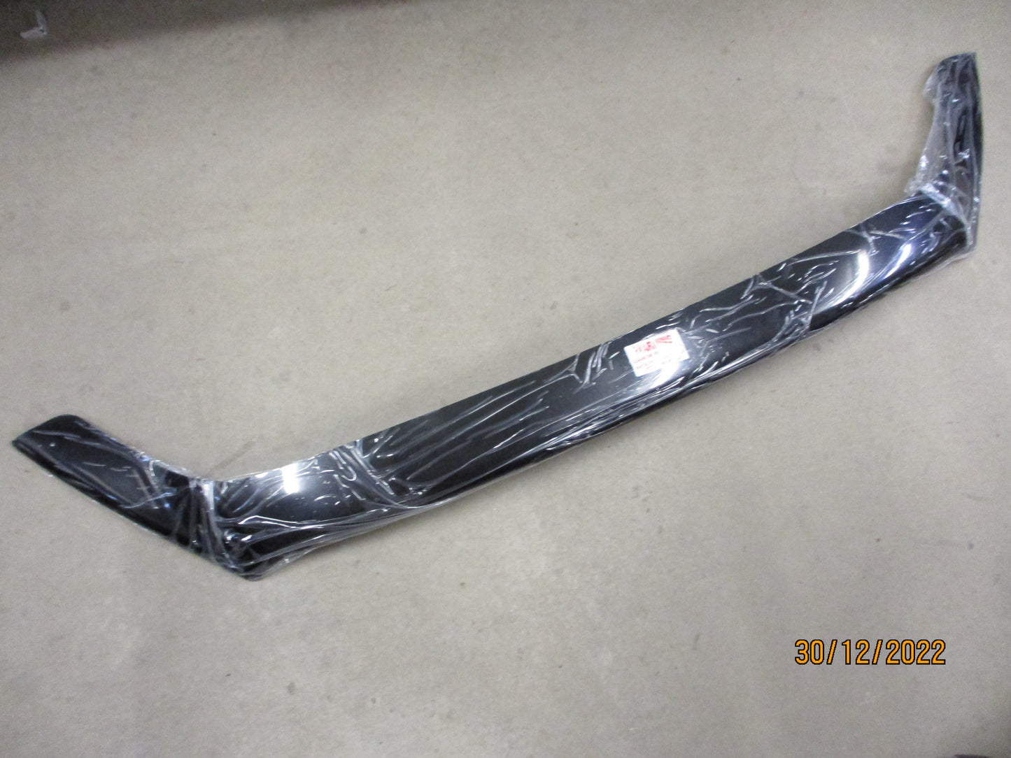 Isuzu D-Max Genuine Tinted Bonnet Protector Kit Instructions New Part