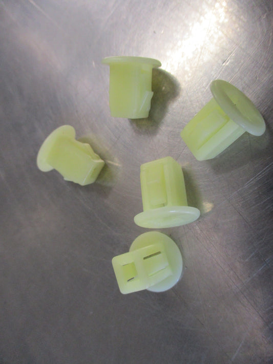 Nissan X-Trail Genuine Front Fender Grommet 5 Pack New Part