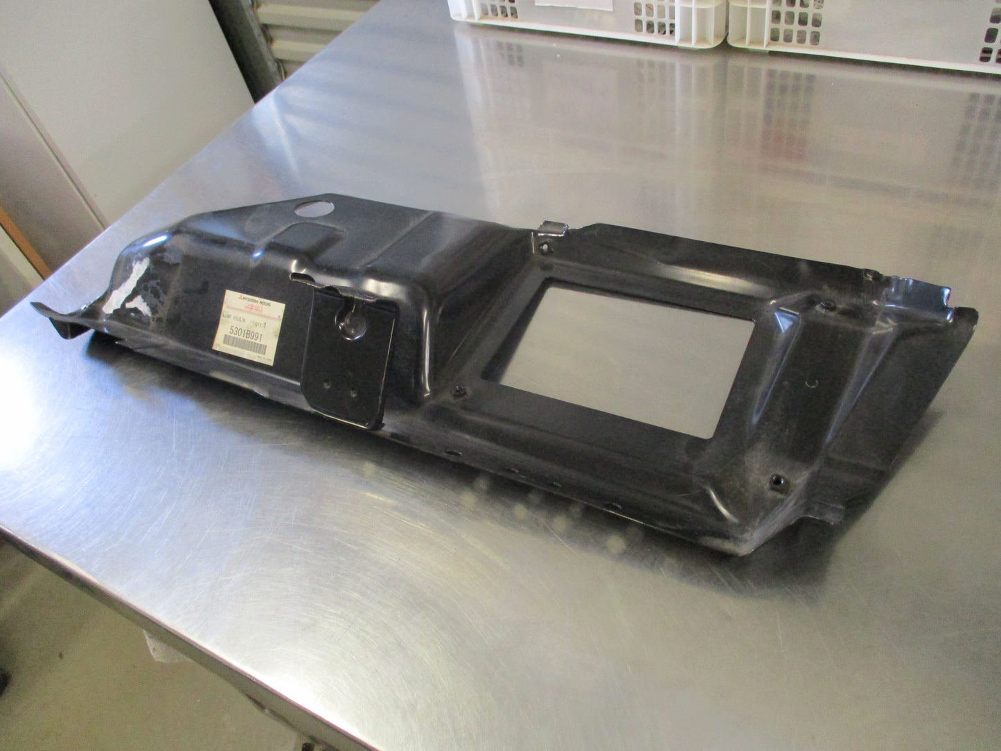 Mitsubishi Pajero Genuine Left Tail Light Pocket New Part
