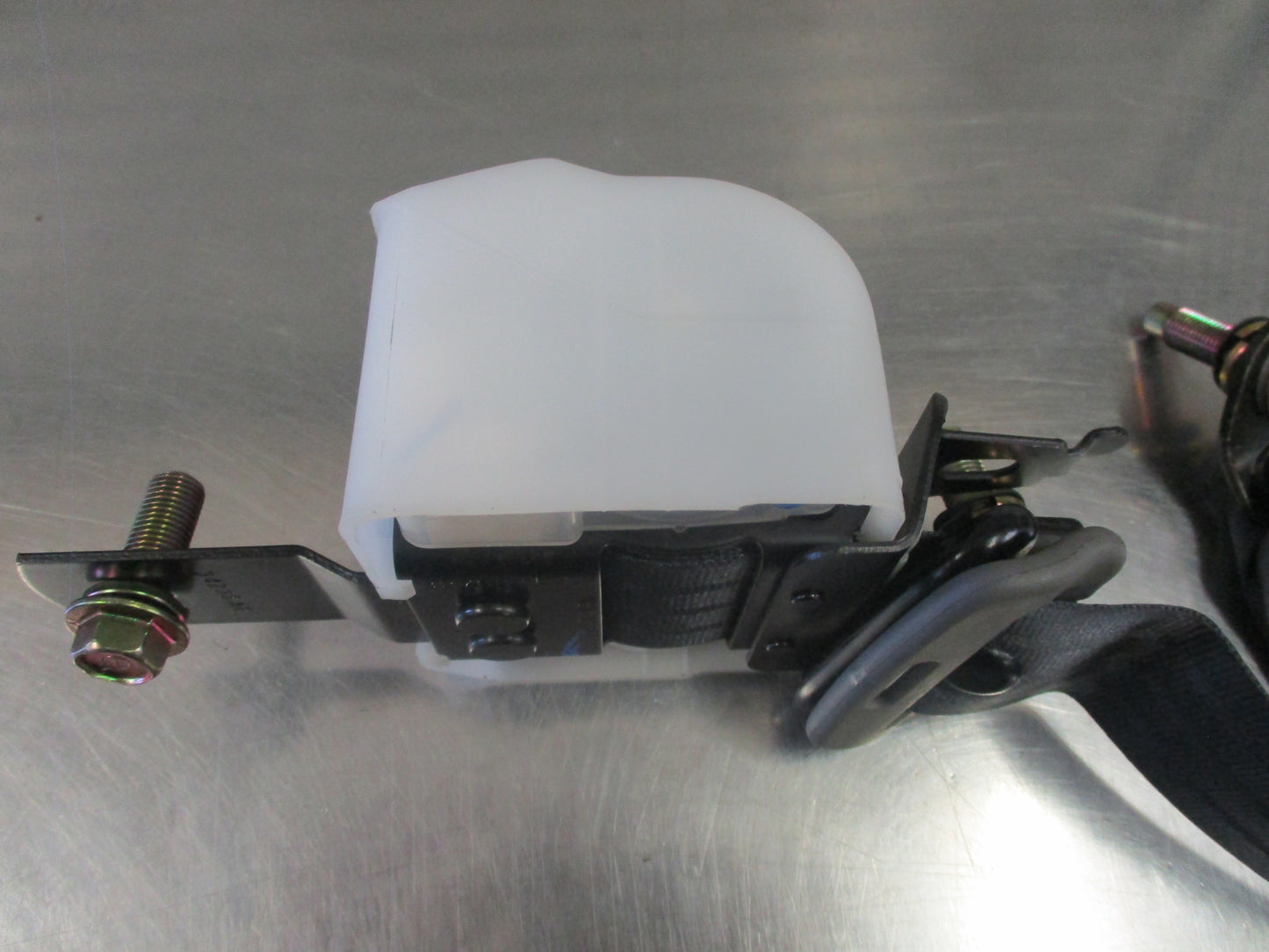 Holden TF Rodeo Genuine Rear Seat Belt Tensioner Assembly New Part