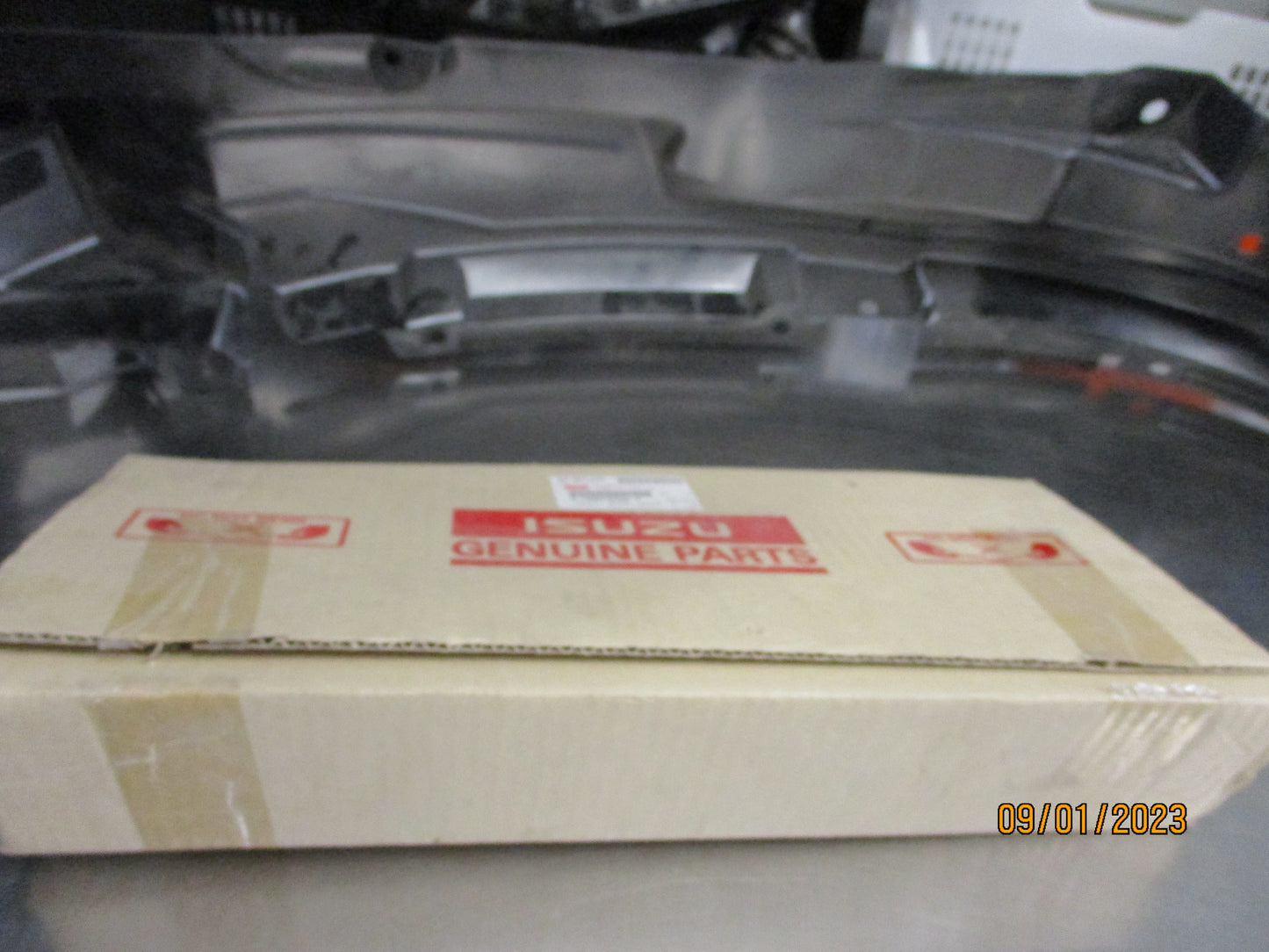 Isuzu D-Max Genuine Right Hand Front Inner Splash Guard New Part