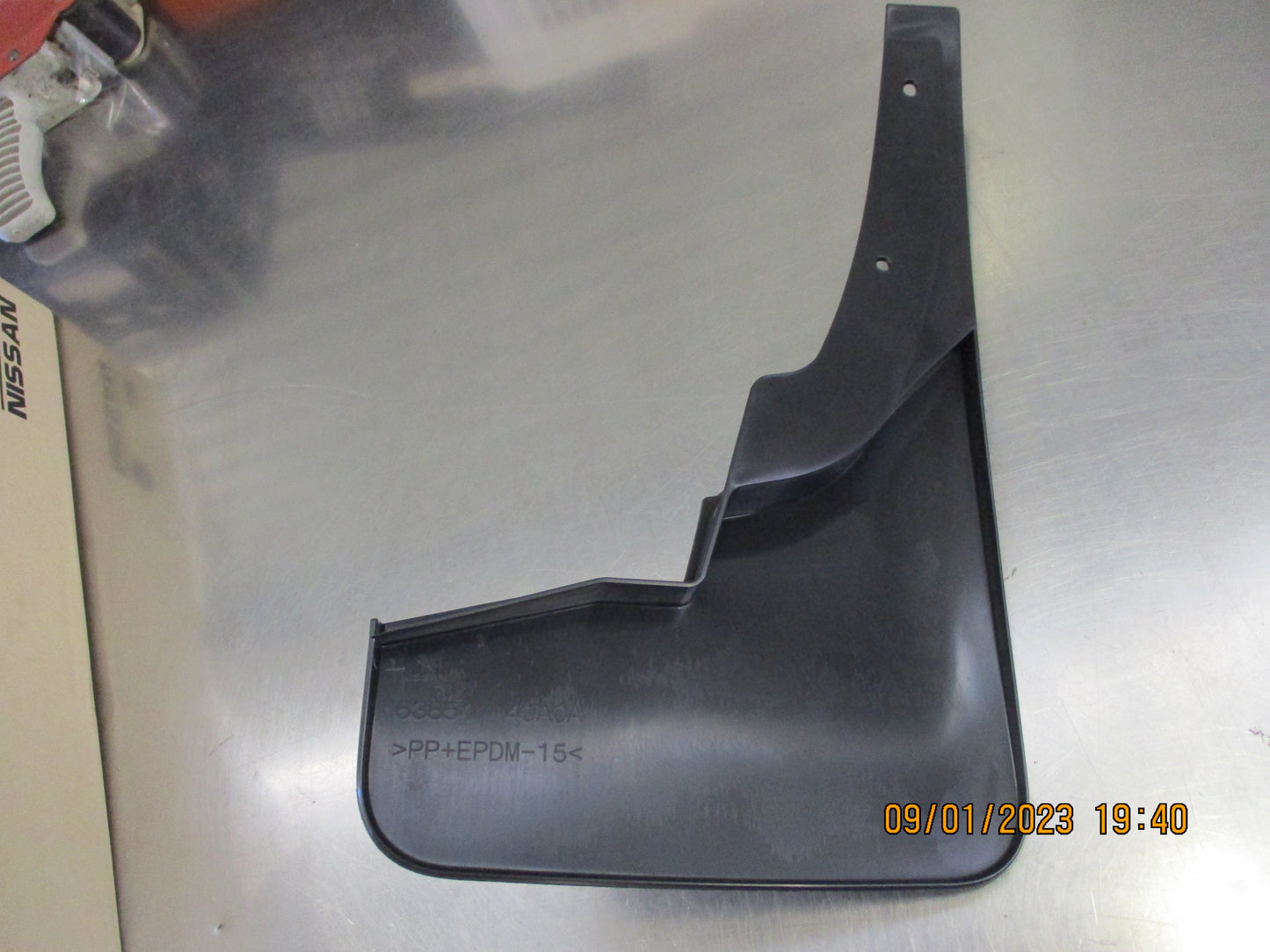 Nissan Navara NP300 D23 Genuine Left Hand Front Mud Guard New Part