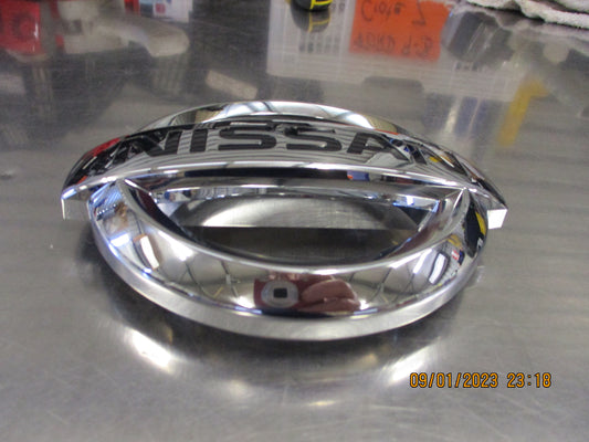 Nissan D40M Navara-R51 Pathfinder Genuine Front Emblem New Part