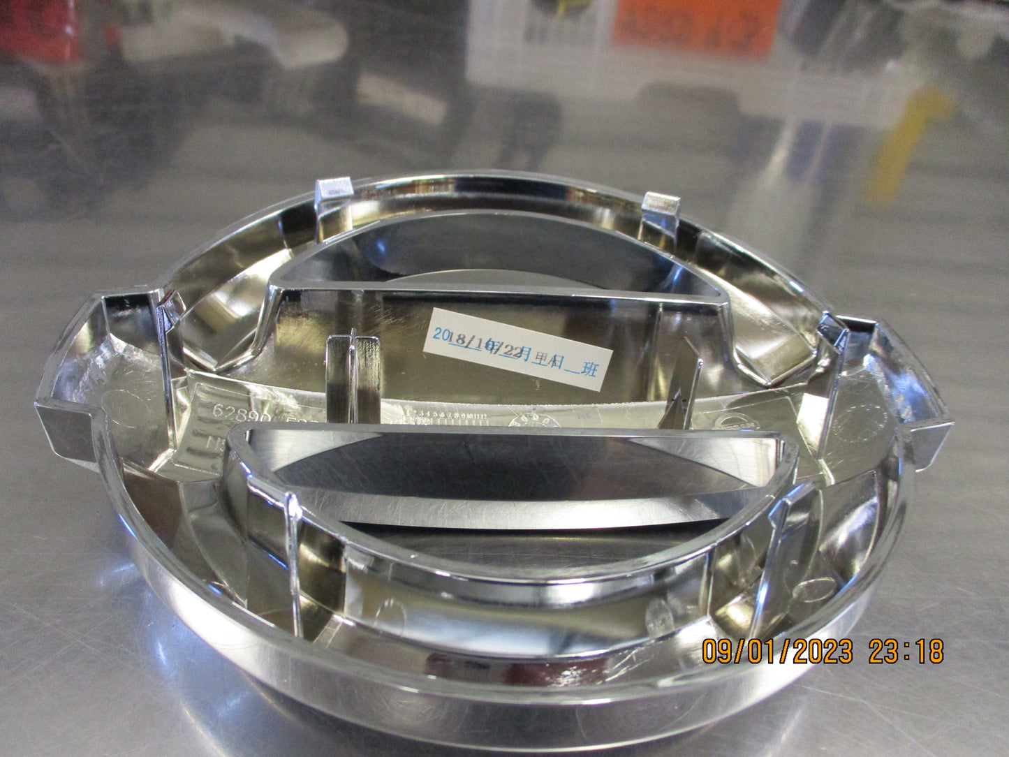 Nissan D40M Navara-R51 Pathfinder Genuine Front Emblem New Part
