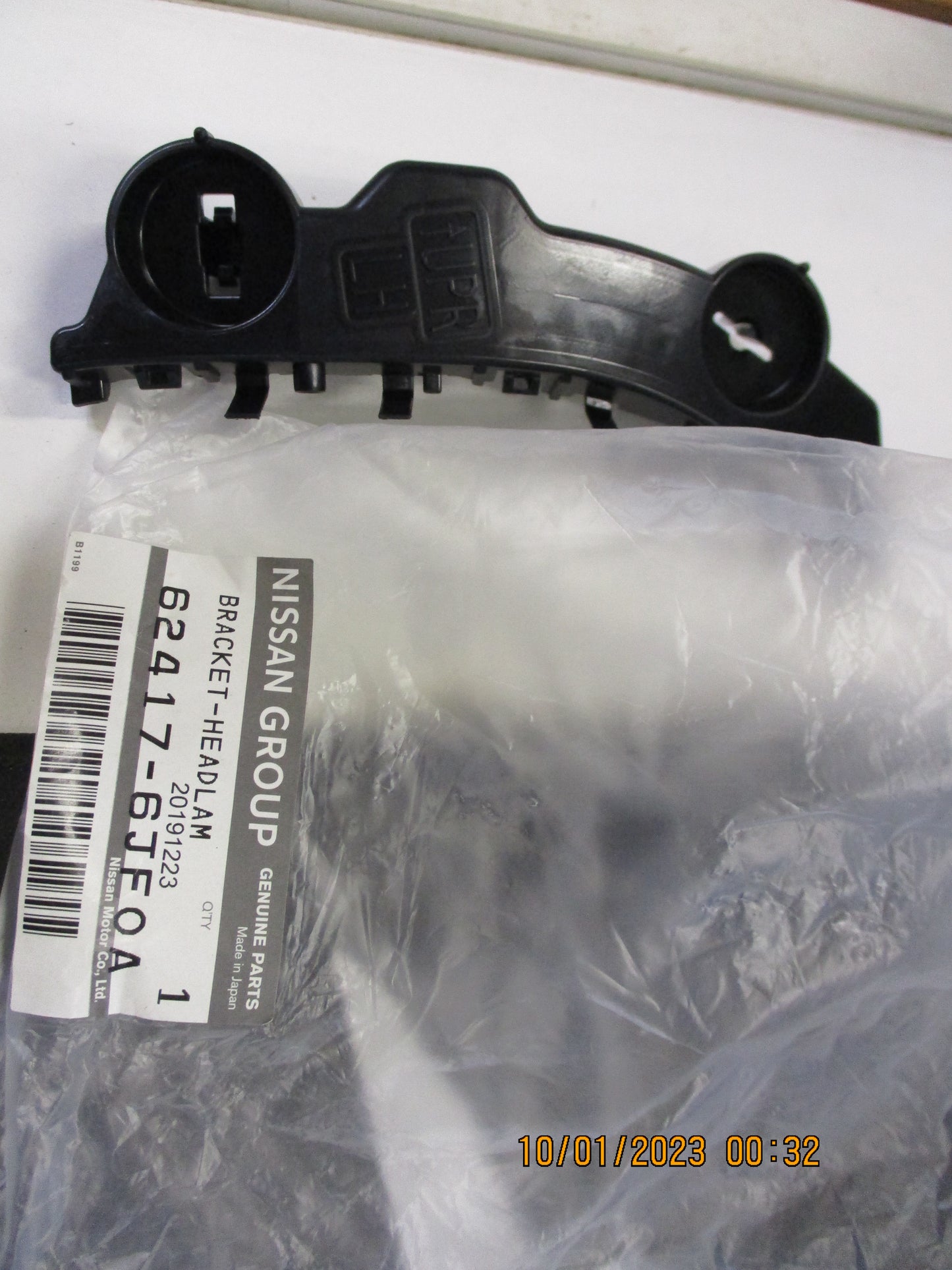 Nissan Y62 Patrol Genuine Left Hand Front Head Light Molding New Part