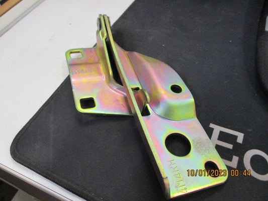Nissan D40 Navara/Pathfinder Genuine Right Hand Bonnet Hinge New Part