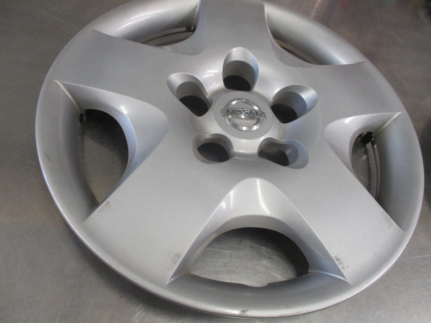 Nissan Xtrail T30 Genuine Hub Cap Used Part VGC