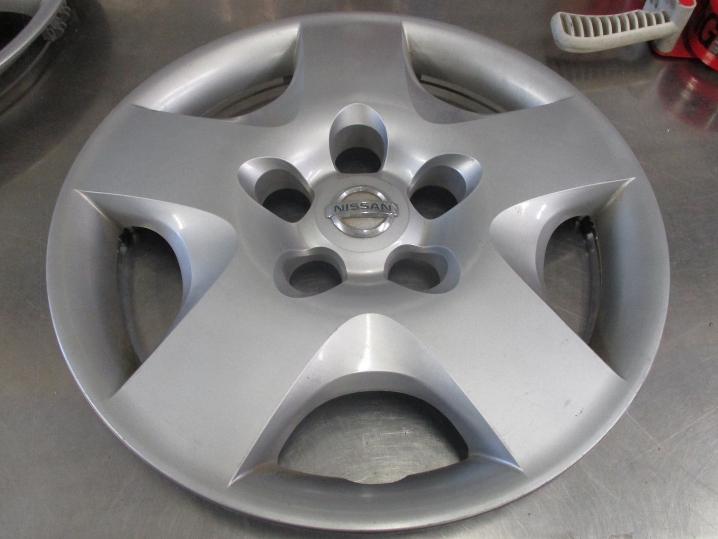 Nissan Xtrail T30 Genuine Hub Cap Used Part VGC