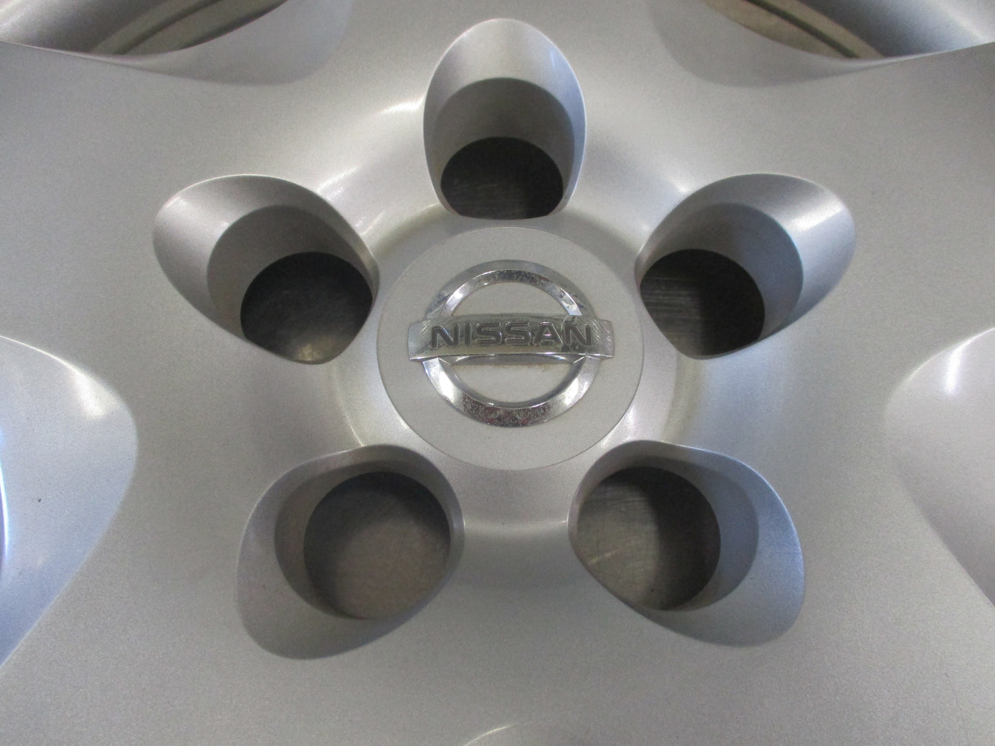 Nissan Xtrail T30 Genuine Hub Cap Used Part VGC