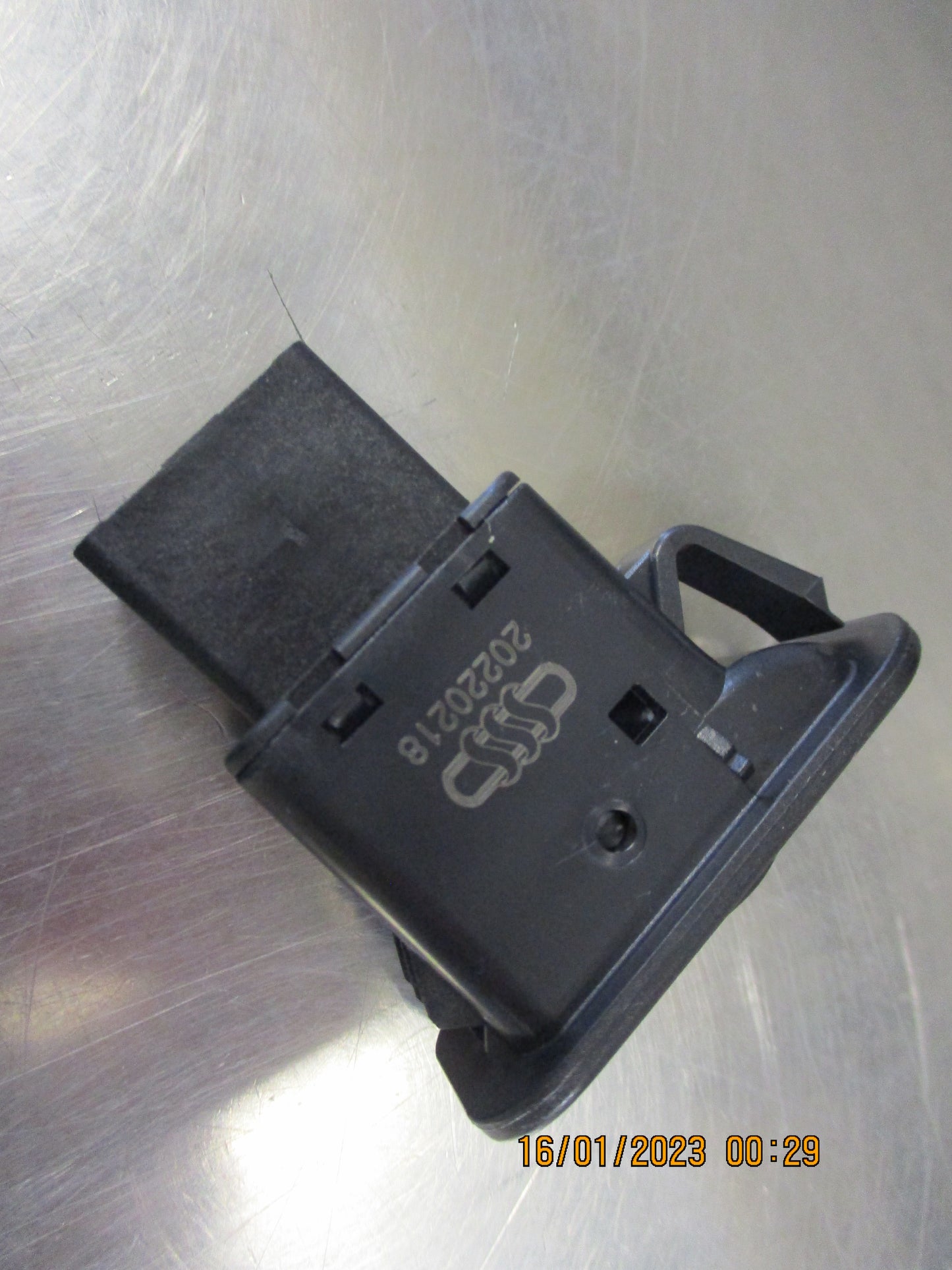 SSS Auto Single Power Window Switch 5 Pin No Illumination Suits FG Falcon Sedan New Part