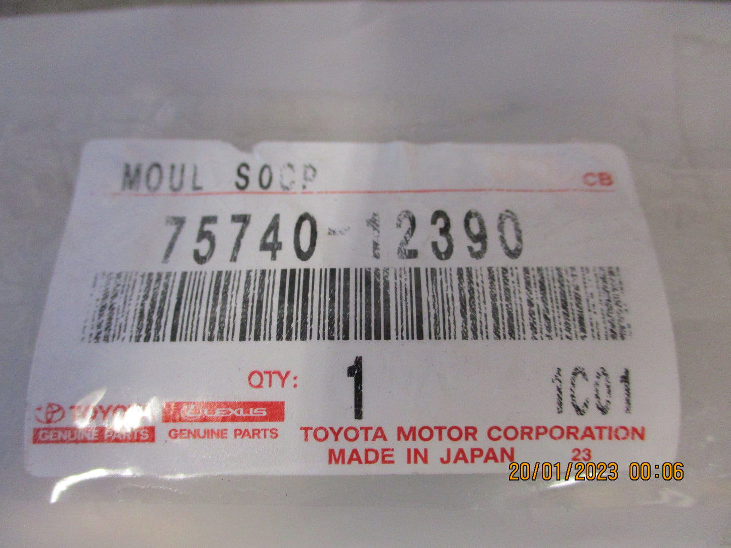 Toyota Corolla Sedan-Wagon Genuine Left Hand Rear Door Moulding New Part