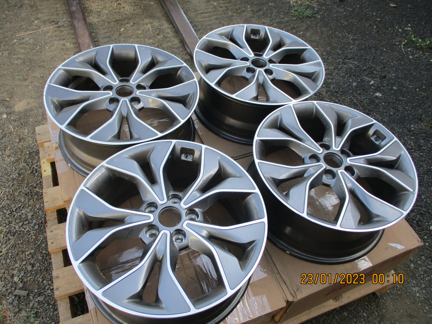 Hyundai Elantra Genuine Set of 4 Alloy Wheels 18-H2X7.5-J (No Centre Caps) Used Part