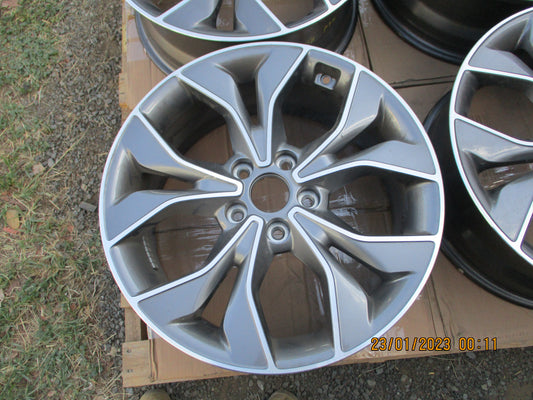 Hyundai Elantra Genuine Set of 4 Alloy Wheels 18-H2X7.5-J (No Centre Caps) Used Part