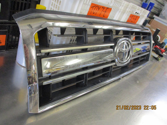 TYC Chrome Grille Suits Toyota Landcruiser VDJ70 Series Used Part