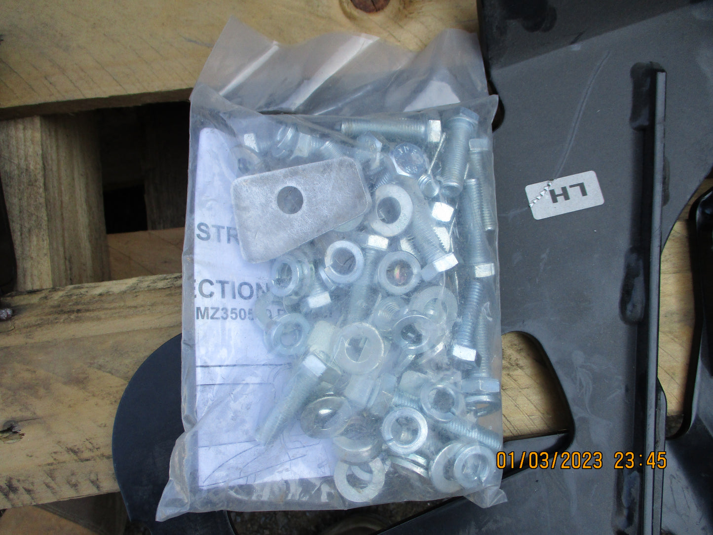 Mitsubishi Pajero Sport Genuine Front Power Coat Black Bull Bar New Part