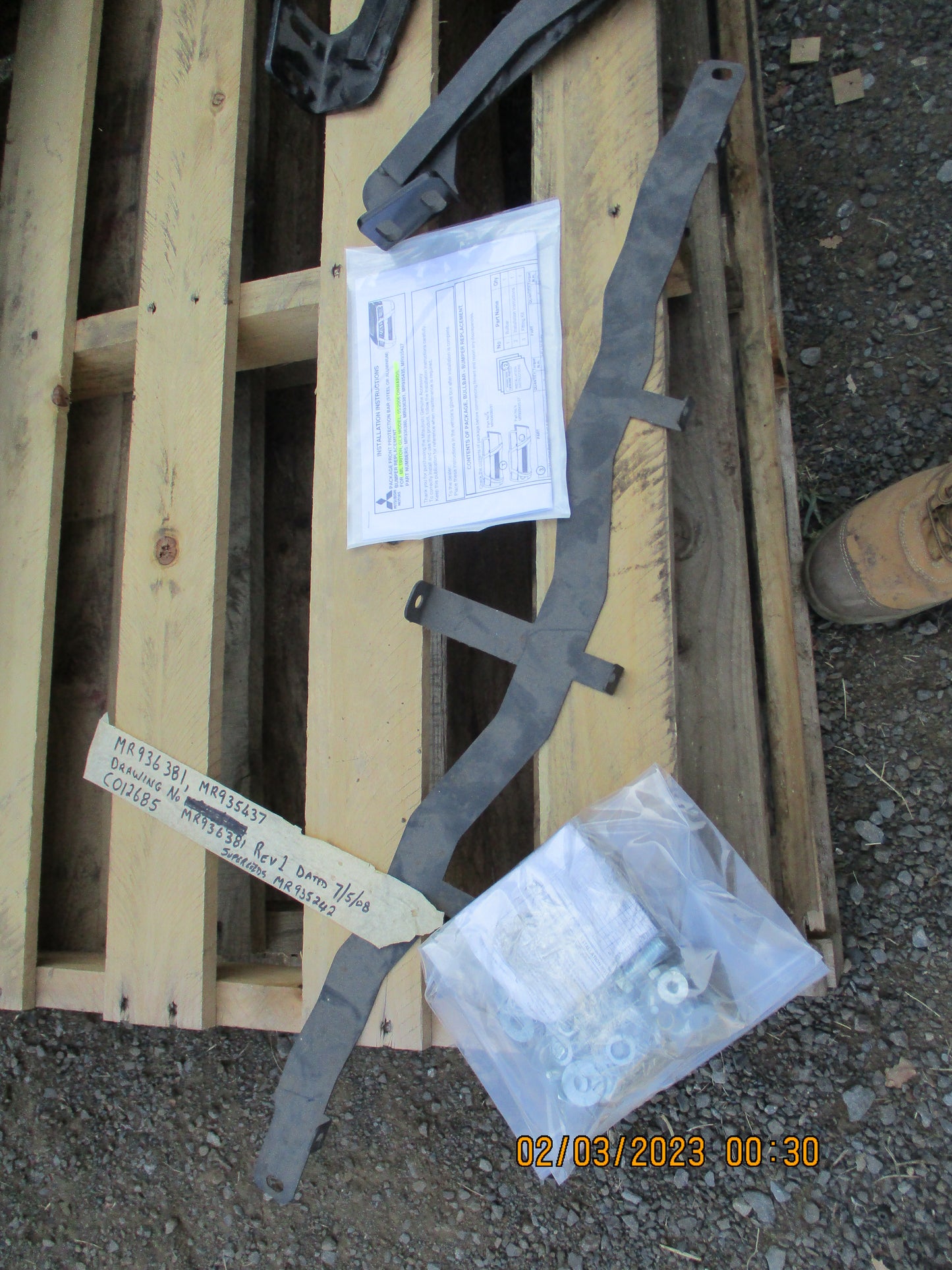 Mitsubishi ML Triton Genuine Steel Bull Bar Kit New Part