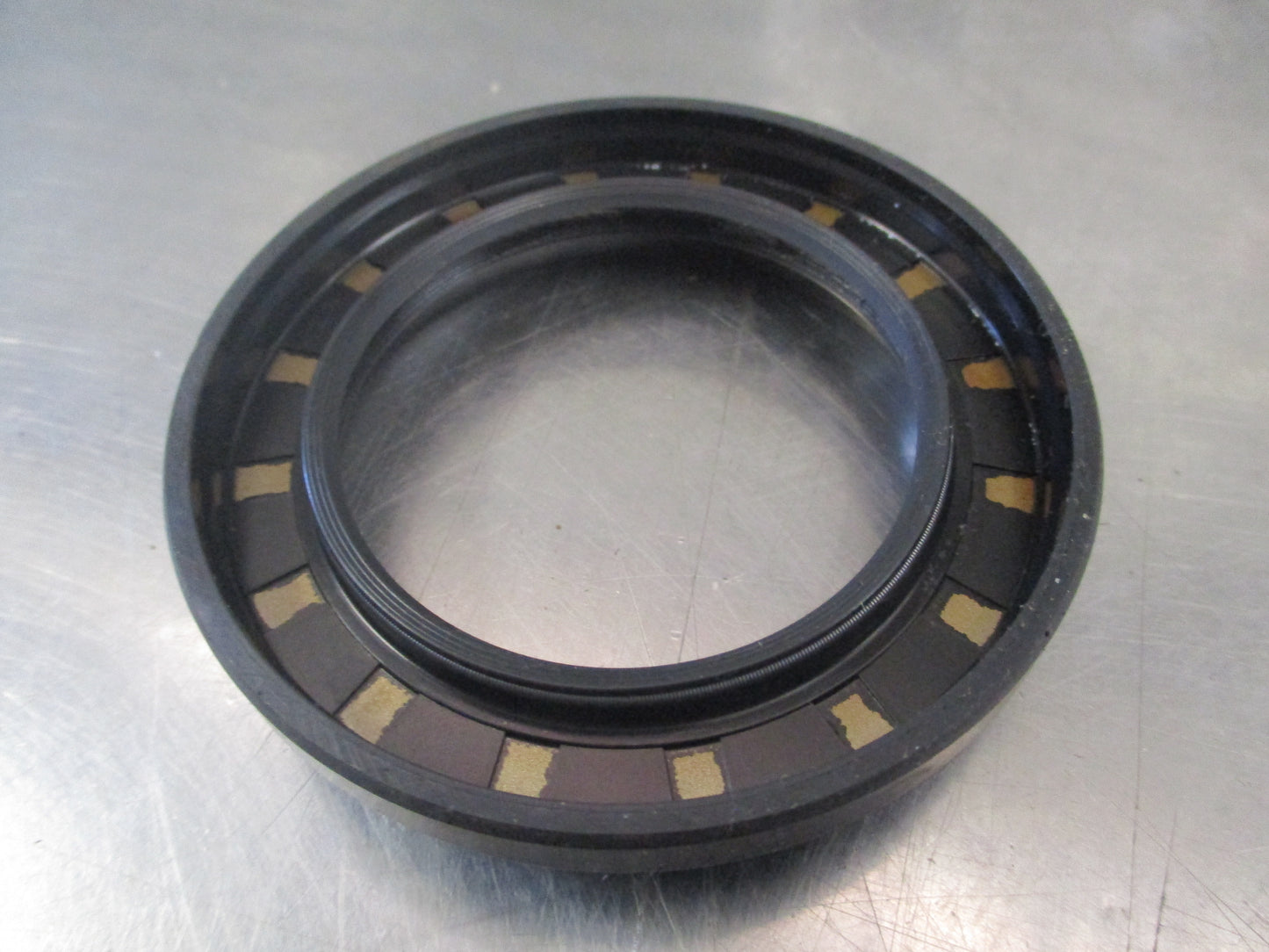 Toyota Camry/Corolla/RAV4 Genuine Oil Seal For RH Transfer Bearing Retainer New Part