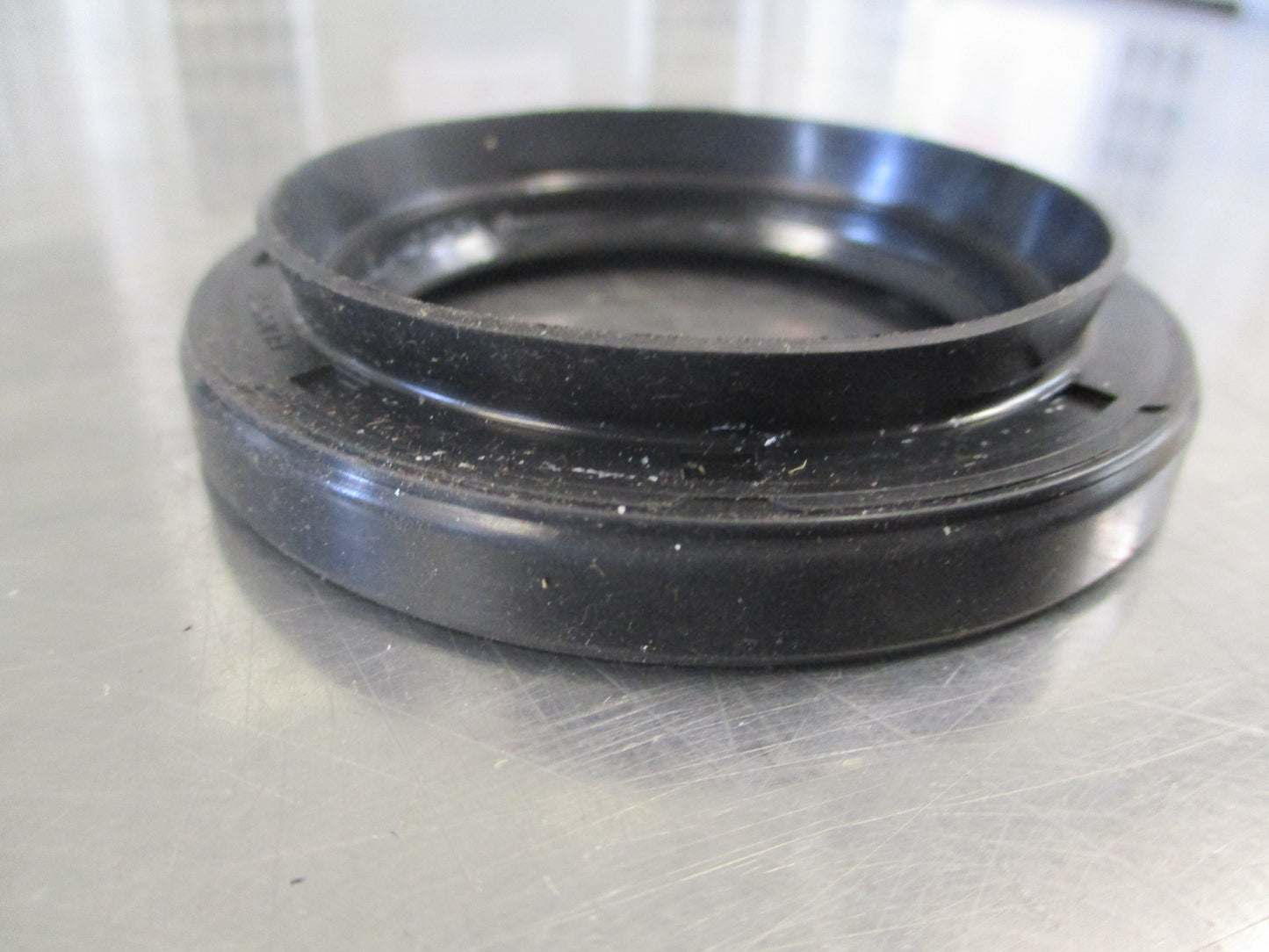 Toyota Camry/Corolla/RAV4 Genuine Oil Seal For RH Transfer Bearing Retainer New Part