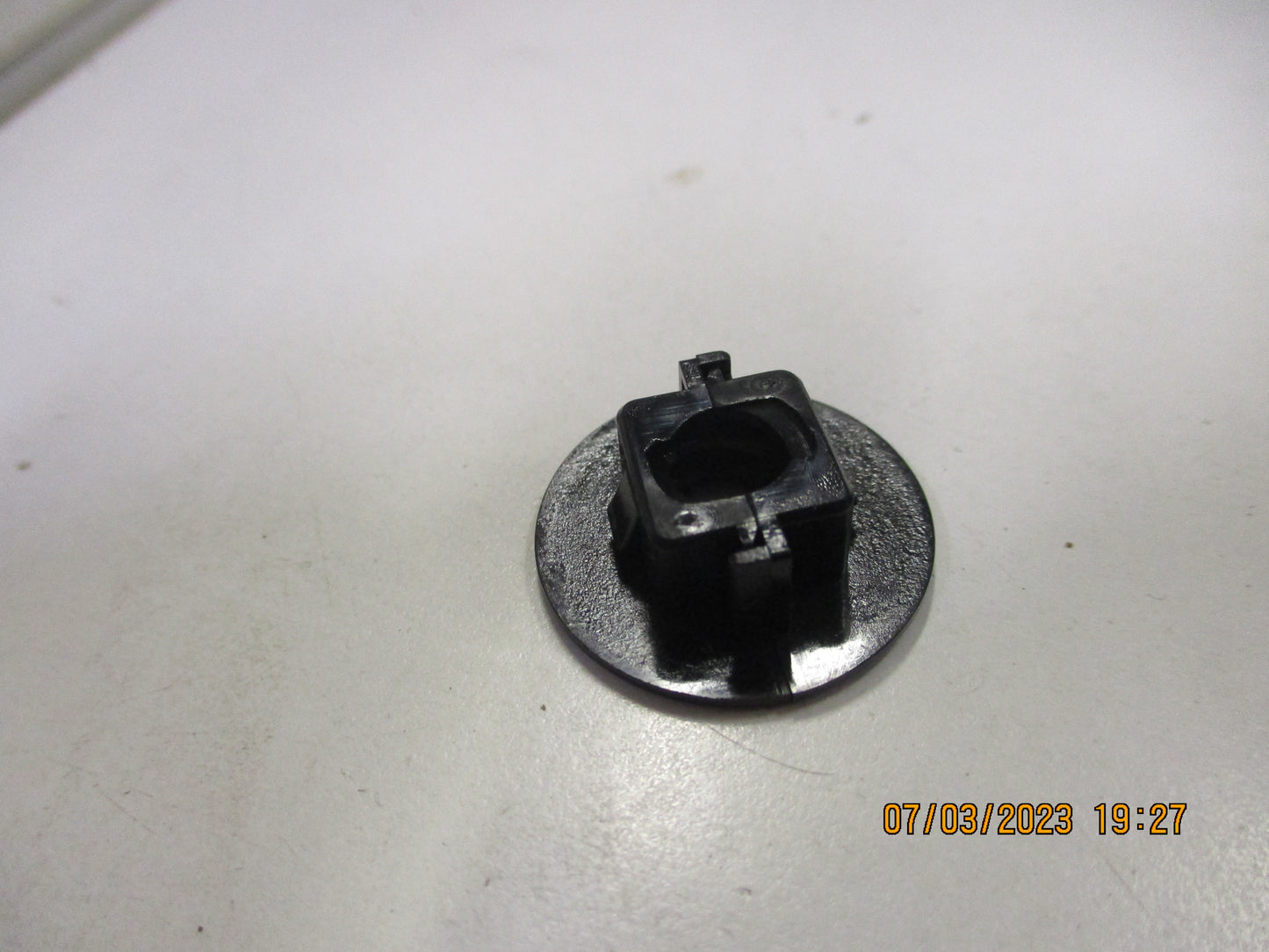 Nissan Patrol GQ-Y60 GU Y61 Genuine Jack Nut Cover Clip New Part