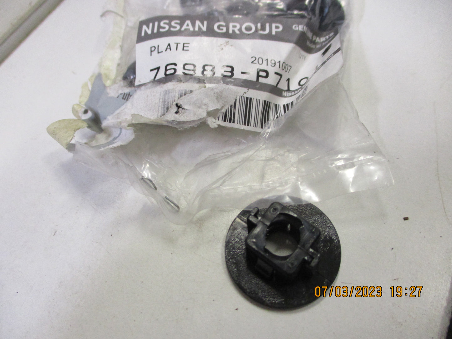 Nissan Patrol GQ-Y60 GU Y61 Genuine Jack Nut Cover Clip New Part
