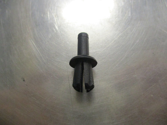 Land Rover Defender/Discovery Genuine Plastic Rivet New Part