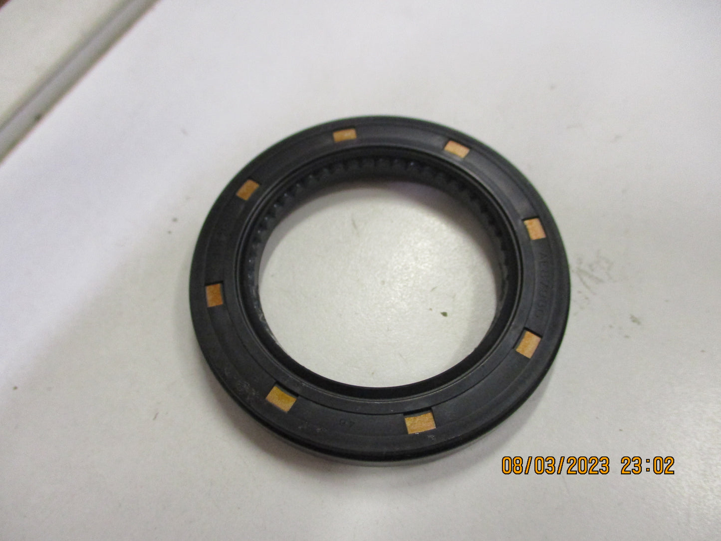 Isuzu TFS16 4ZD1 Genuine Transfer Case Oil Seal New Part