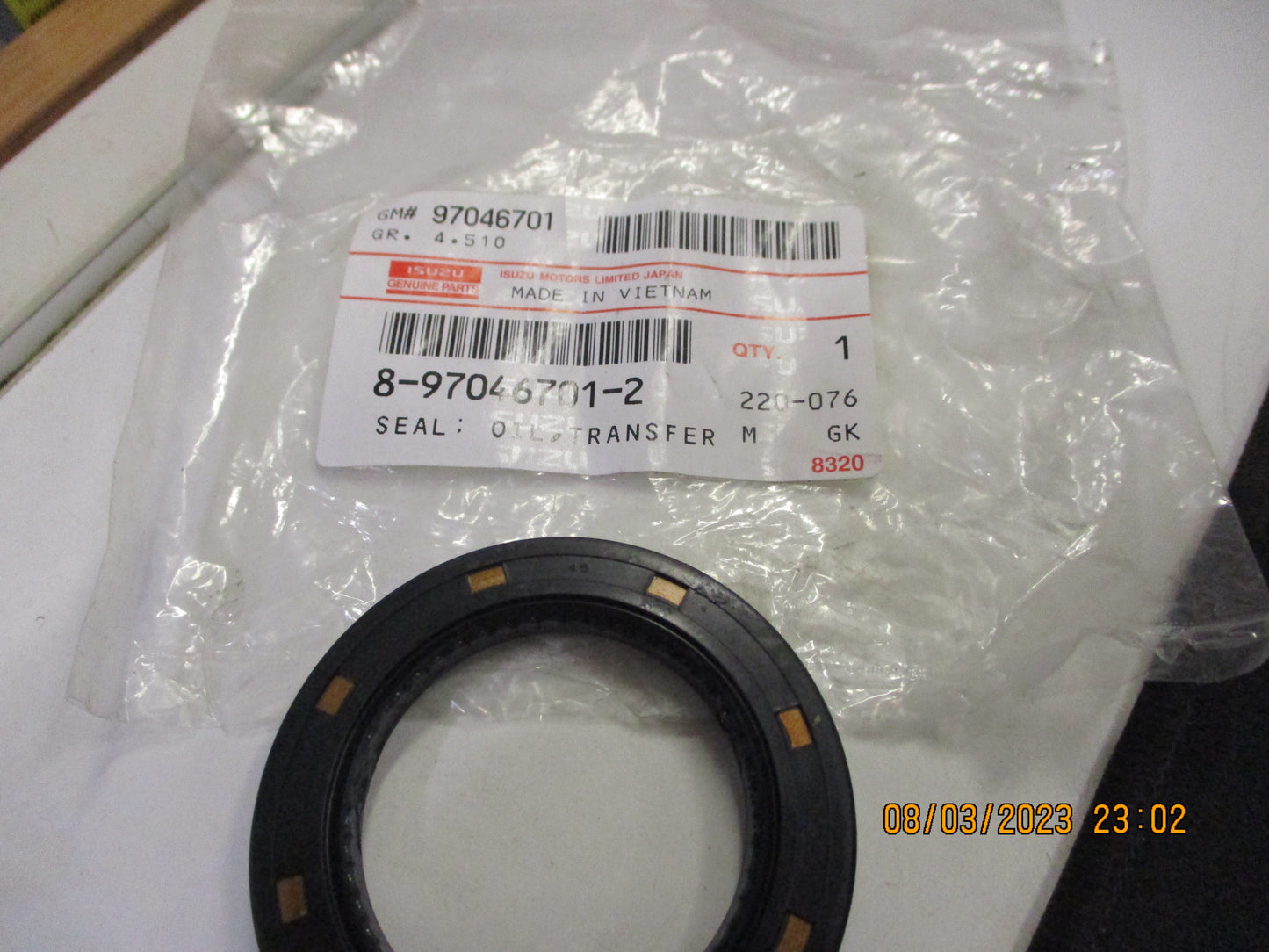 Isuzu TFS16 4ZD1 Genuine Transfer Case Oil Seal New Part