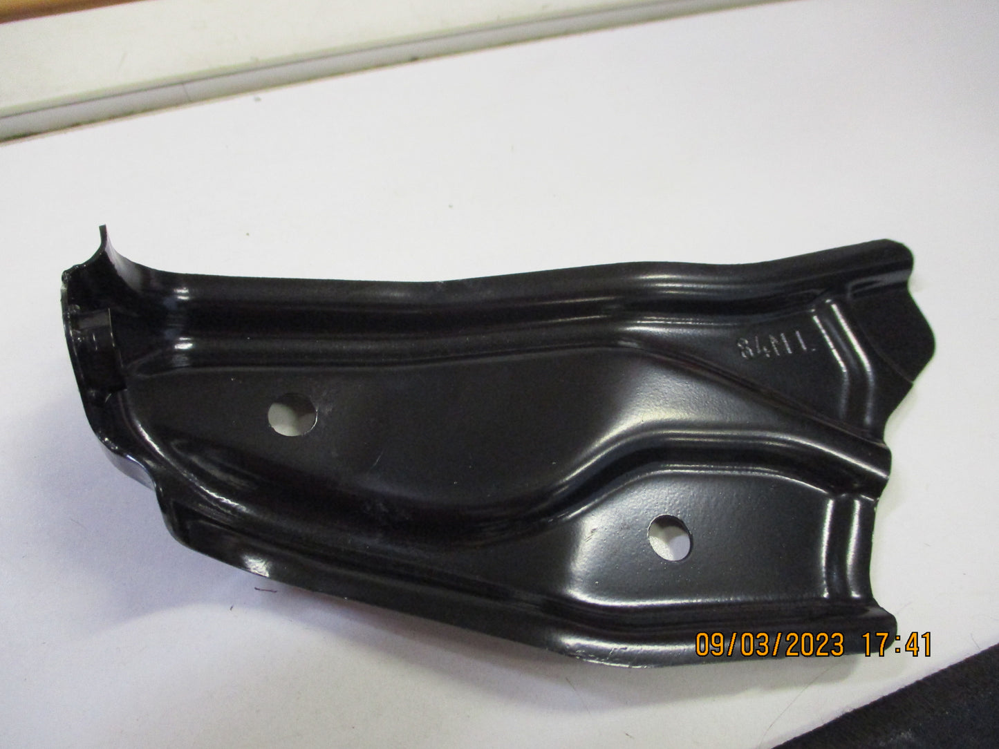Suzuki Swift Genuine Right Hand Lower Fender Bracket New Part