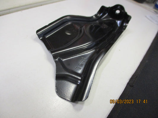 Suzuki Swift Genuine Right Hand Lower Fender Bracket New Part