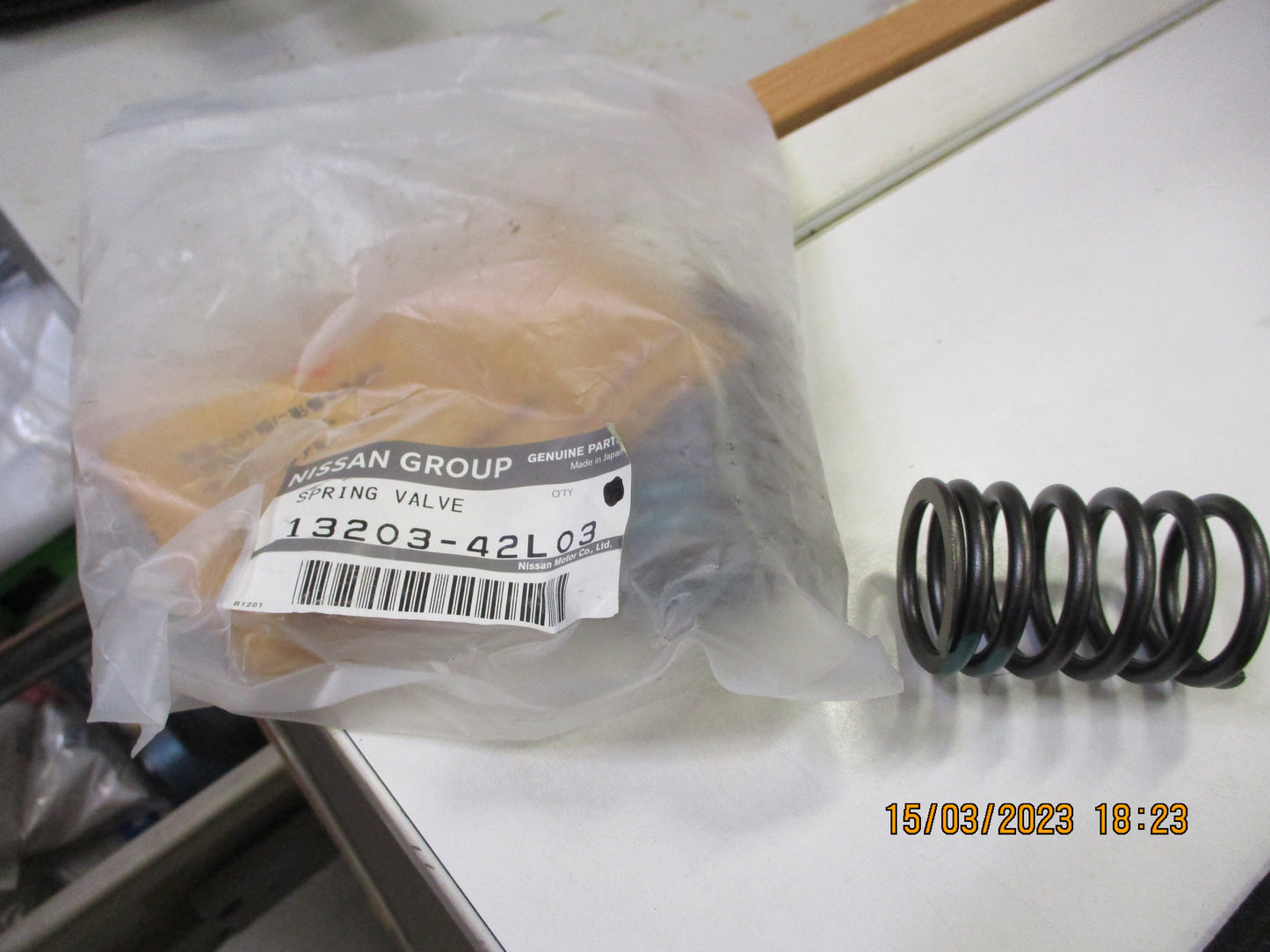 Nissan Pathfinder Genuine Outer Valve Spring New Part