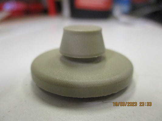 Holden VE Commodore Genuine Carpet And Foot Trim Clip New Part