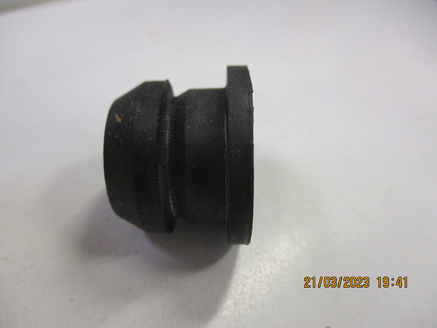 Nissan GQ-GU Patrol Genuine Handbrake Drum Grommet New Part