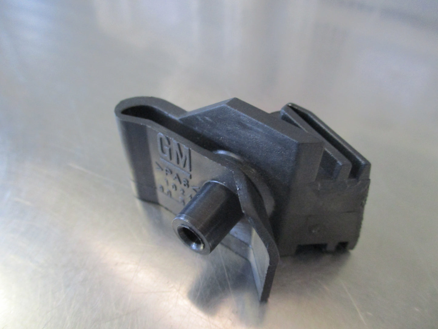 Holden Vectra Genuine Front Right Bumper Guide Bracket Tab New Part