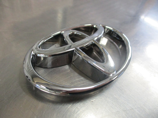 Toyota 4Runner/Hilux Genuine Radiator Grille Emblem New Part