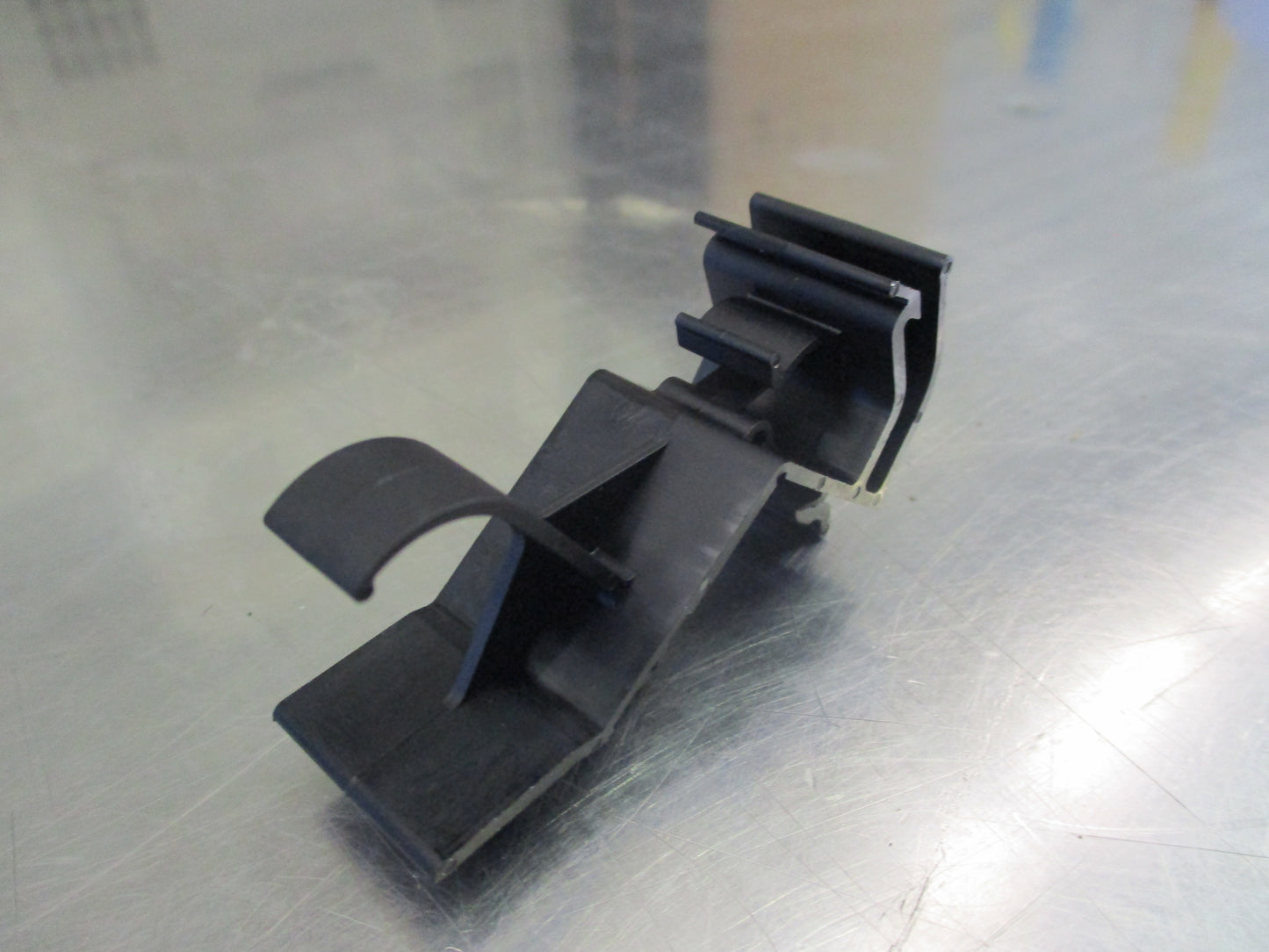 Nissan Qashqai Genuine Body Side Trimming Clip New Part