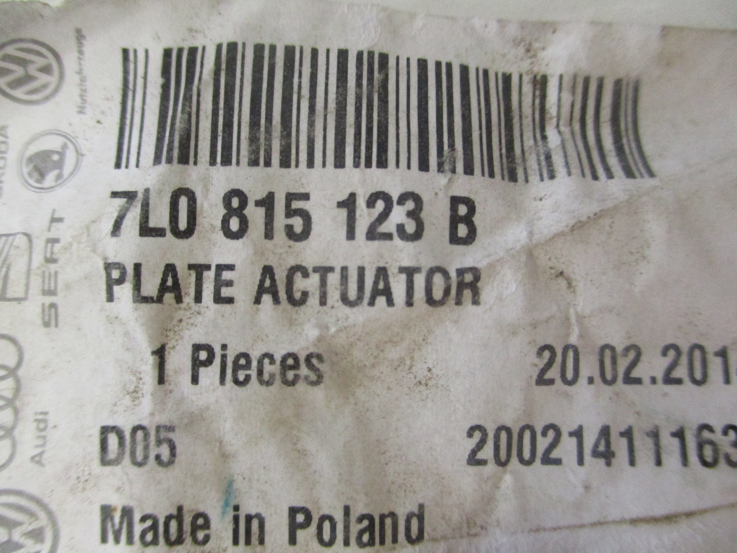 Volkswagen Amarok Genuine Retaining Plate New Part