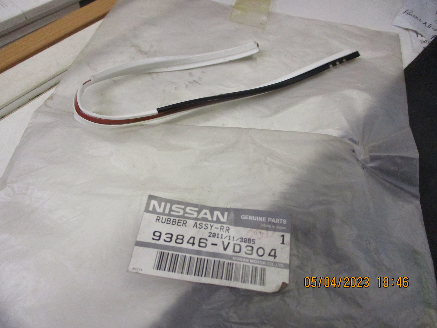 Nissan GU Patrol Genuine Right Hand Lower Door Flare Seal White (QM1) New Part