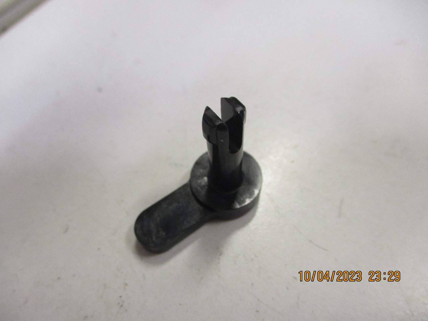Nissan D22 Navara-Maxima-Patrol Y61-X-Trail-Pulsar Genuine Glove Box Hinge Pin New Part