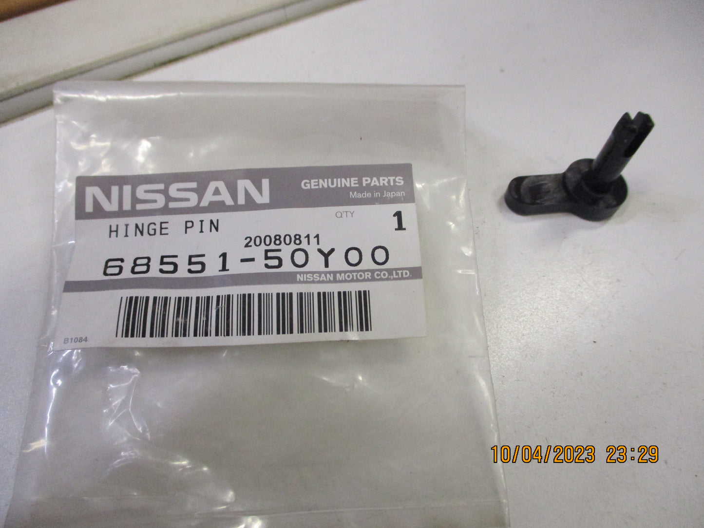 Nissan D22 Navara-Maxima-Patrol Y61-X-Trail-Pulsar Genuine Glove Box Hinge Pin New Part