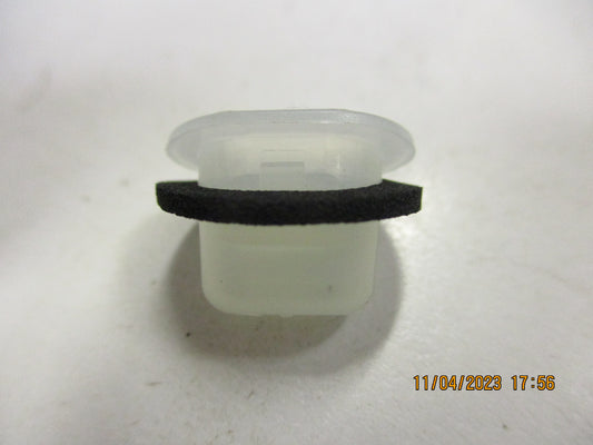 Nissan Juke-Murano-Pathfinder Genuine Wheel Opening Moulding Grommet New Part