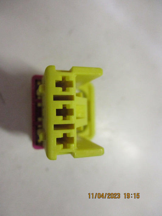 VW Golf-GTI-Jetta-Beetle-Tiguan Genuine Flat Connector Housing New Part