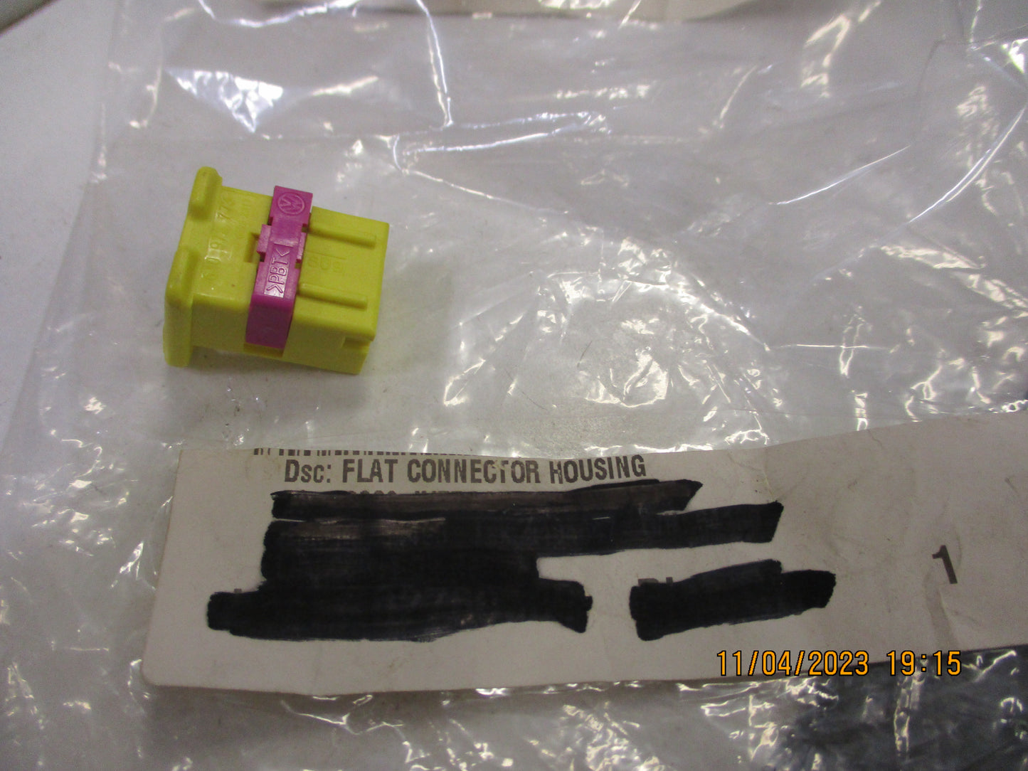 VW Golf-GTI-Jetta-Beetle-Tiguan Genuine Flat Connector Housing New Part