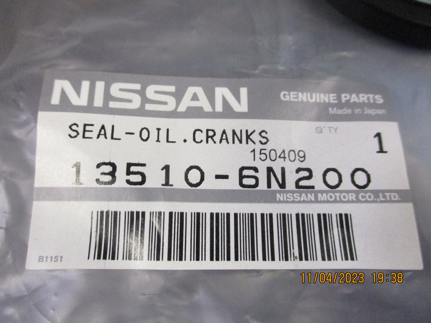 Nissan-Infiniti Genuine Engine Crankshaft Oil Seal New Part