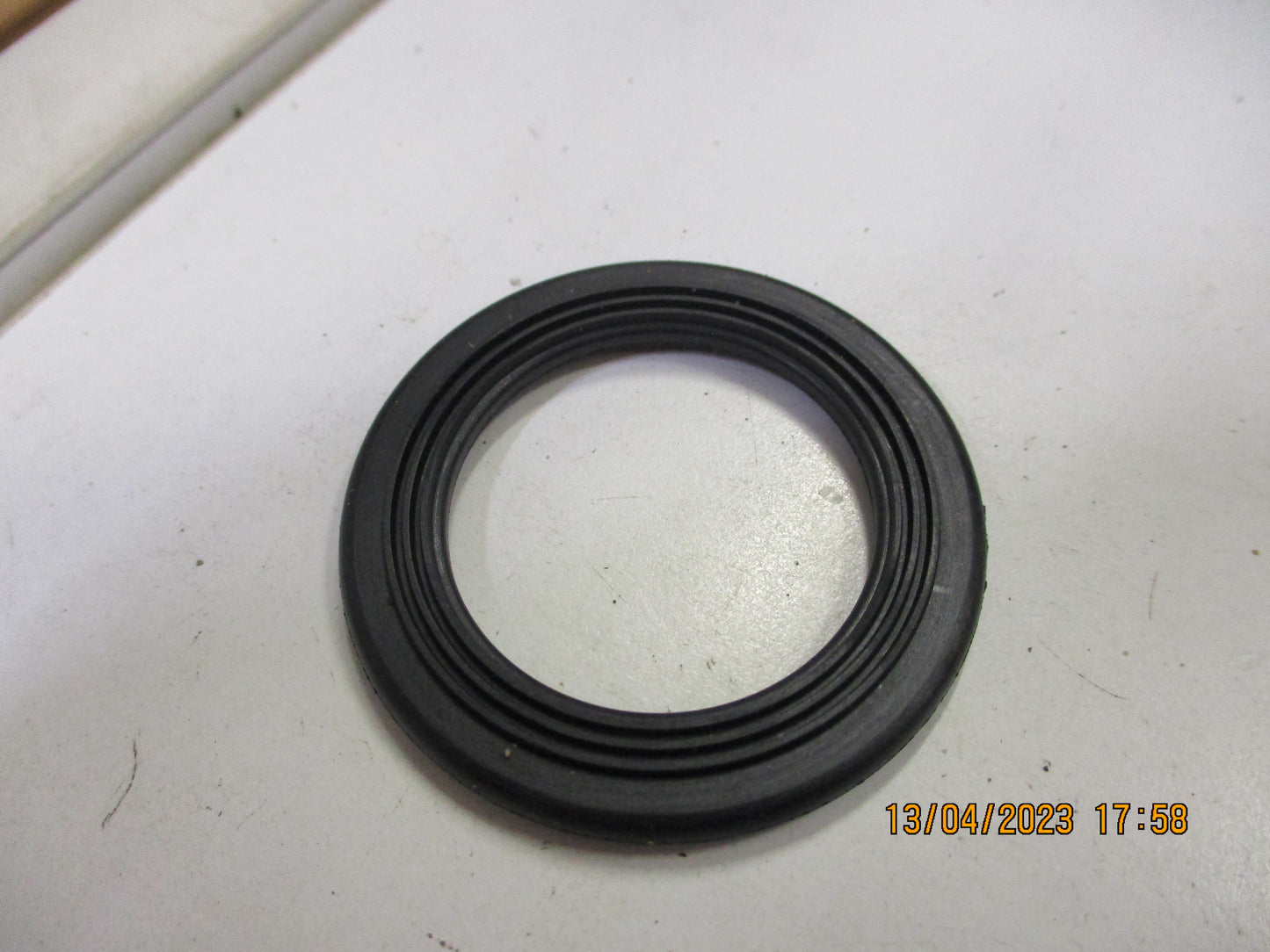 Subaru Brumby Genuine Engine Oil Duct Rubber Seal New Part