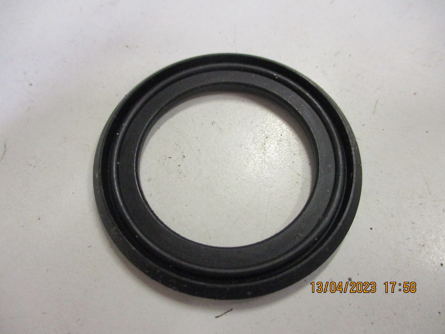 Subaru Brumby Genuine Engine Oil Duct Rubber Seal New Part