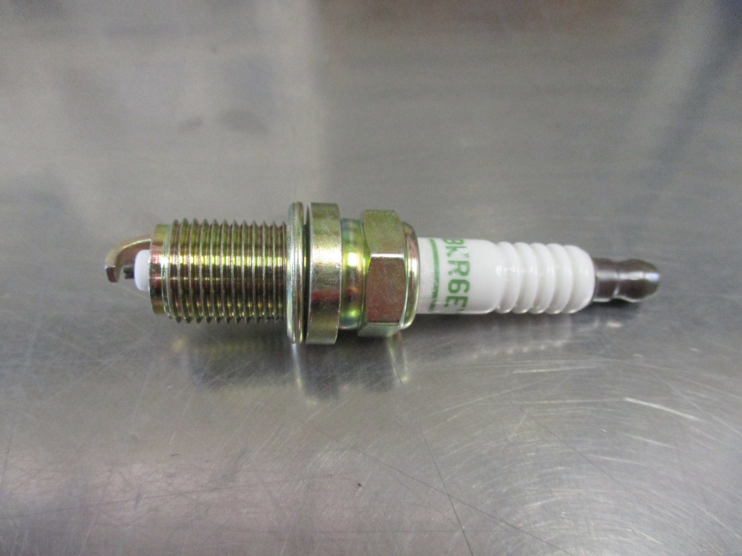 Nissan D21 Navara/Pathfinder/Quest Genuine Spark Plug New Part